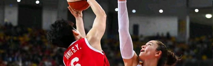 江南体育官网-女篮内线“四大金刚”就位，可球该由谁来传？|外线|吉利金刚2代|中国女篮|张子宇|刘禹彤_新浪体育_新浪新闻