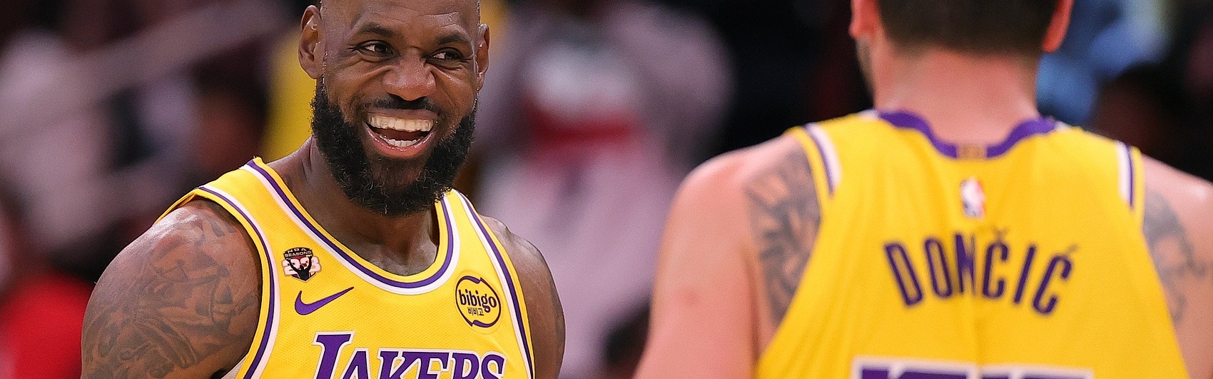 江南体育全站-41岁14中13！球权使用率生涯新低&amp;防守拉满 老詹复出后湖人真滴强