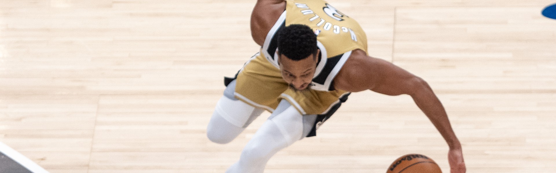 江南体育-进攻不错！麦科勒姆14中7得16分 其他正向数据皆为0