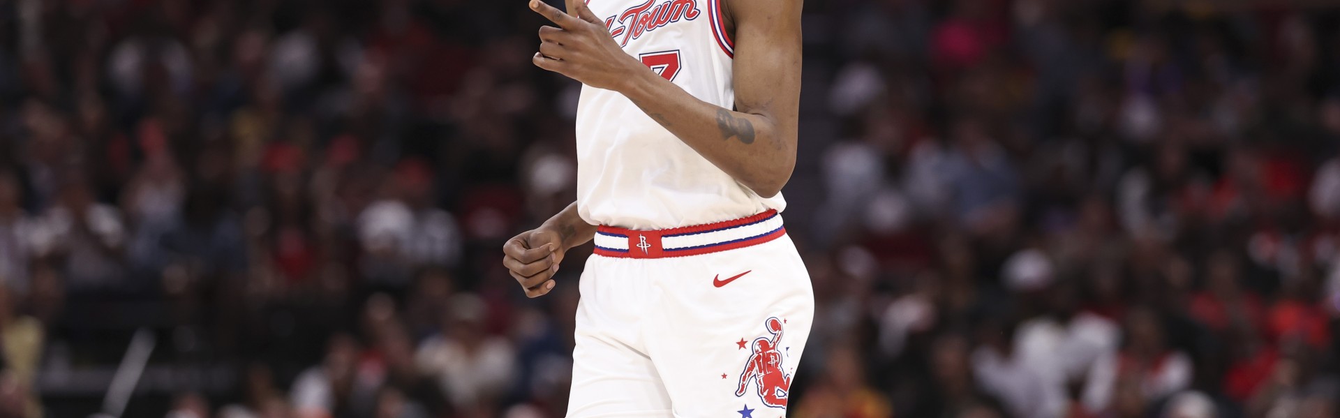 江南体育全站-斯玛特：季后赛对阵杜兰特很残酷 他是史上最伟大球员之一